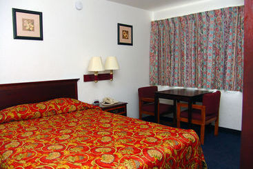 هتل Quad City Inn