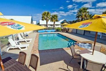 Torquay Tropicana Motel