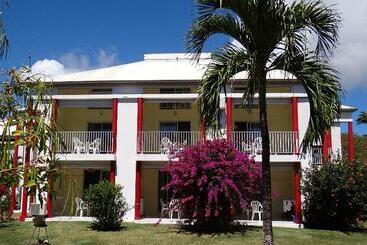 Résidence Le Vallon Guadeloupe Parc Piscine Appartements & Studios & Services Hôteliers à La Carte