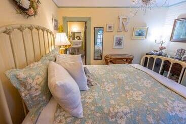 민박 Clementine S Guest House & Vacation Rentals