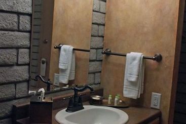 مُتل Greystone Inn
