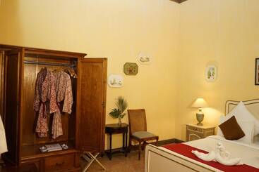 בית מלון כפרי Kayu Arum Resort