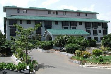 Velan Hotel Greenfields