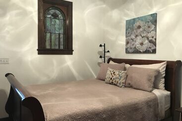 تختخواب و صبحانه Mcgrady Inn