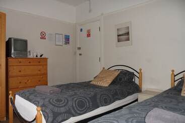 فندق The Castle Bar Only