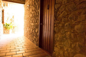 Linos Inn
