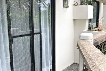 酒店 Royale Tagaytay B&b