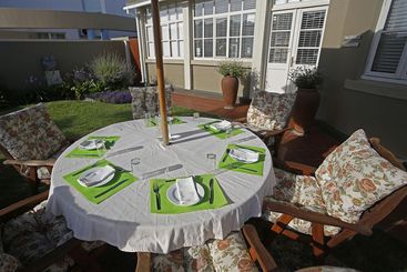 تختخواب و صبحانه Brigadoon Guesthouse