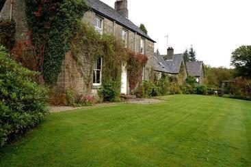تختخواب و صبحانه Kirnan House