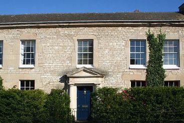 تختخواب و صبحانه Oak House No 1