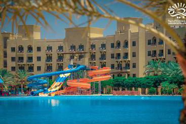 مسافرخانه Lagoon Hotel & Resort
