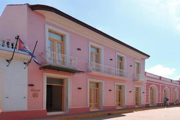 هتل La Ronda