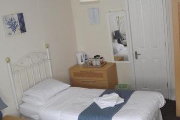 هتل Lamb Inn Ringwood Limited