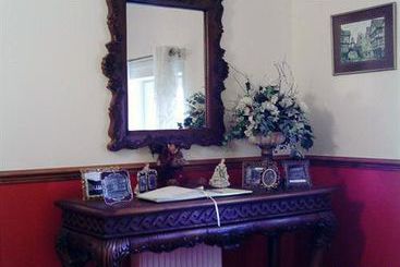 هتل The Hollybrook Country Inn