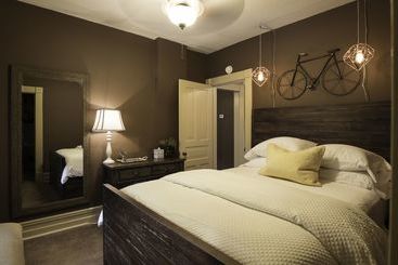 تختخواب و صبحانه Kara S Kottages @ W. Main St