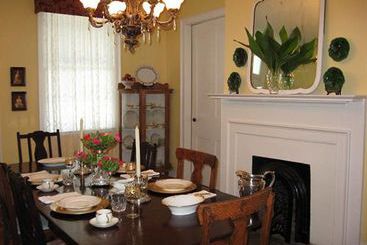 Magnolia Cottage Bed And Breakfast