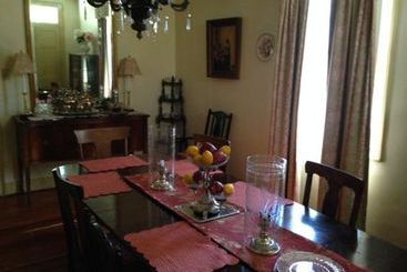 Magnolia Cottage Bed And Breakfast