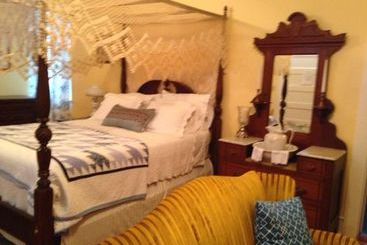 Magnolia Cottage Bed And Breakfast