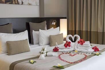 Отель Crystals Beach Resort Belle Mare, A Member Of Radisson Individuals