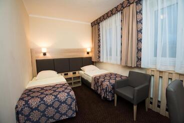 Motel Db2000