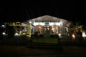 ホテル The Bunker House Cafe And Stay