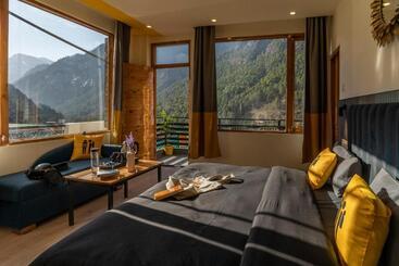 The Hosteller Kasol, Parvati Valley