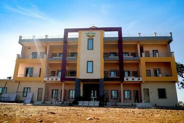호텔 Resort Shivneri
