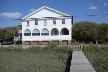 مبيت وإفطار The Pelican Inn