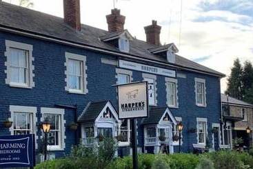 فندق Harper S Steakhouse With Rooms, Haslemere