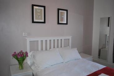 پانسیون Millifont Guest House