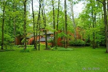 Whispering Oaks Bed & Breakfast