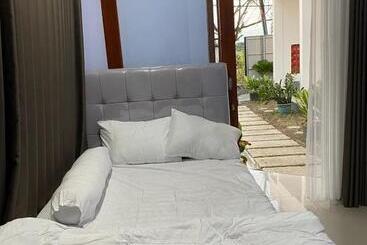 הוסטל Linobi Homestay