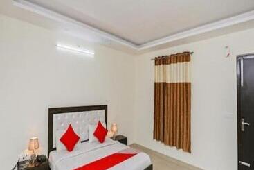 ホテル Park View, Rohtak