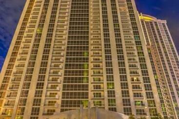 ホテル Strip View Penthouse W/balcony