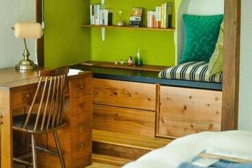 پانسیون 深々 Books&stay シンシンブックスアンドステイ