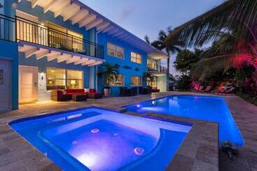 شقة فندقية Bluewater Cove Boutique Resort