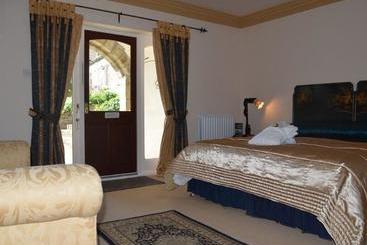 تختخواب و صبحانه Clow Beck House
