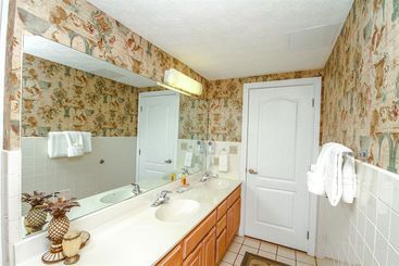 هتل Golfview Vacation Rentals at Golfview Resort