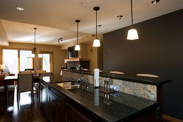 هتل Rundle Cliffs Lodge By Spring Creek Vacations