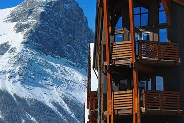هتل Rundle Cliffs Lodge By Spring Creek Vacations