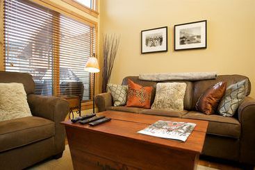 هتل Rundle Cliffs Lodge By Spring Creek Vacations