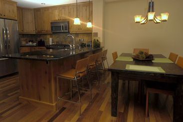 هتل Rundle Cliffs Lodge By Spring Creek Vacations