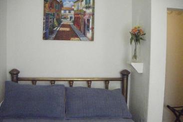 پانسیون Moffett House Inn