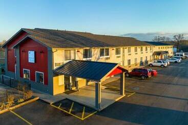 Hotel Hilltop Inn & Suites