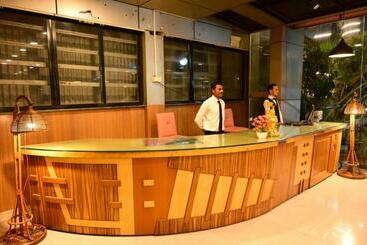 فندق Matrix Inn Chakan