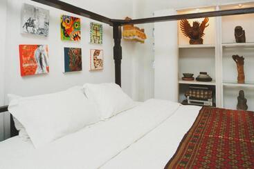 پانسیون Rumah Paros & Gallery