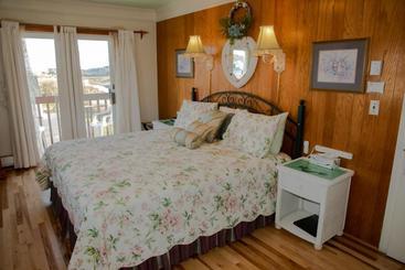 تختخواب و صبحانه A Cape Cod Ocean Manor Inn