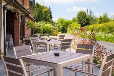 هتل The Chequers Inn