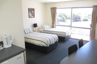 모텔 Bay Crest Motor Lodge