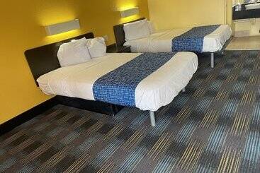 فندق على الطريق Travelodge By Wyndham Benton Harbor Mi